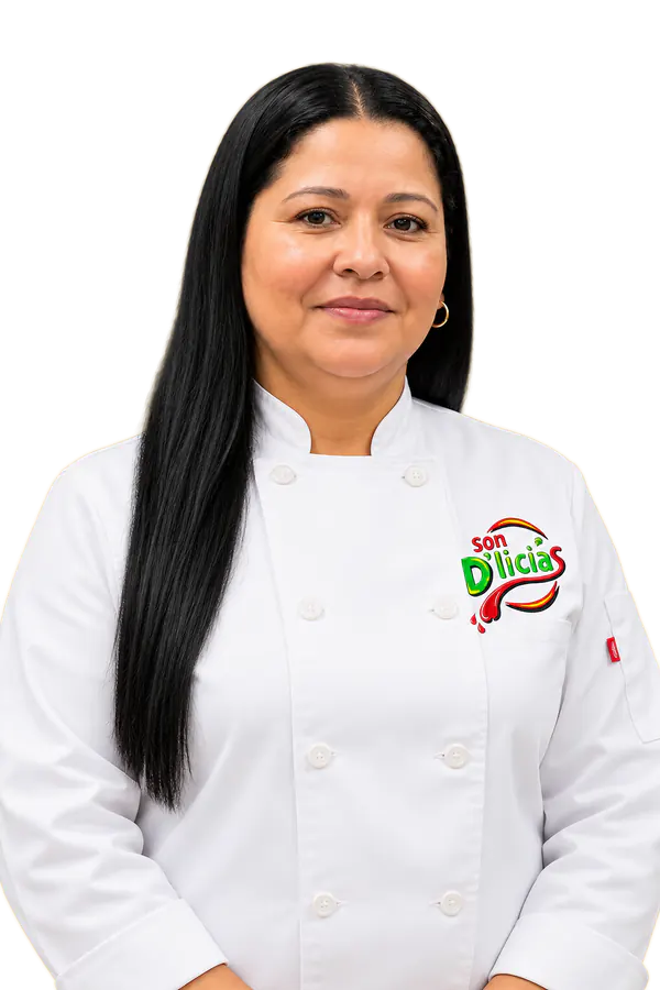 Yohandra con su chaqueta blanca de chef de Son D'licias